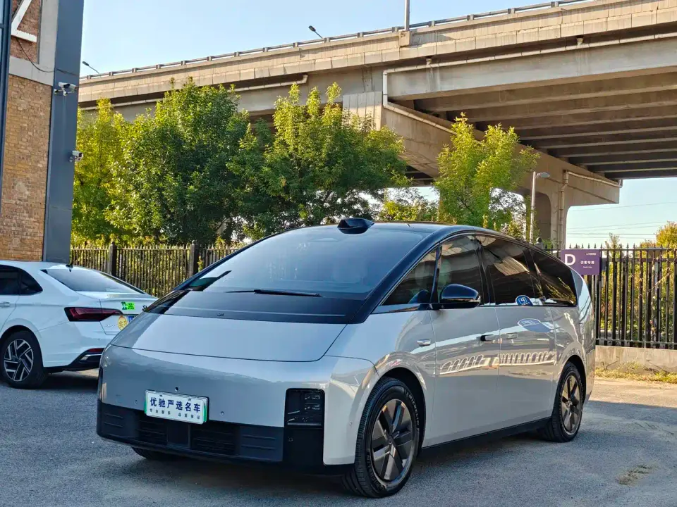 Li Auto MEGA Ultra 2024