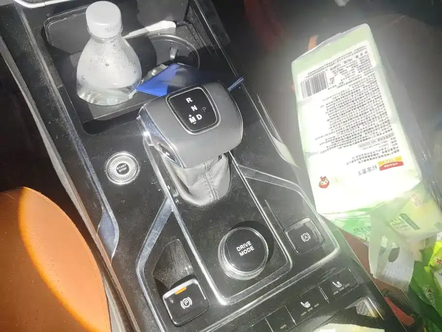 Hongqi HS5 Facelift 2.0T Smart Flag Enjoyment AWD Edition 2022 — фото 16