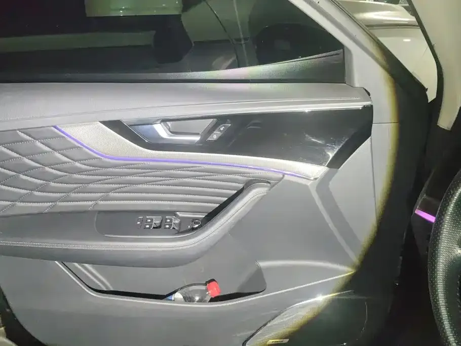 Hongqi HS5 Facelift 2.0T Smart Flag Enjoyment AWD Edition 2022 — фото 7