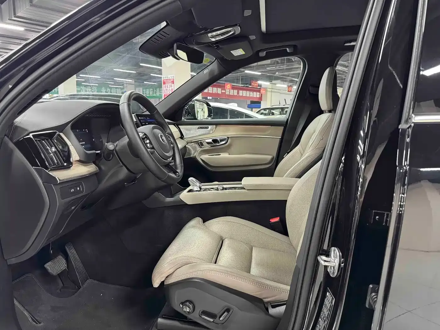 Volvo XC90 Plug-in Hybrid T8 Smart Premium Luxury 7-Seater 2025 — фото 10