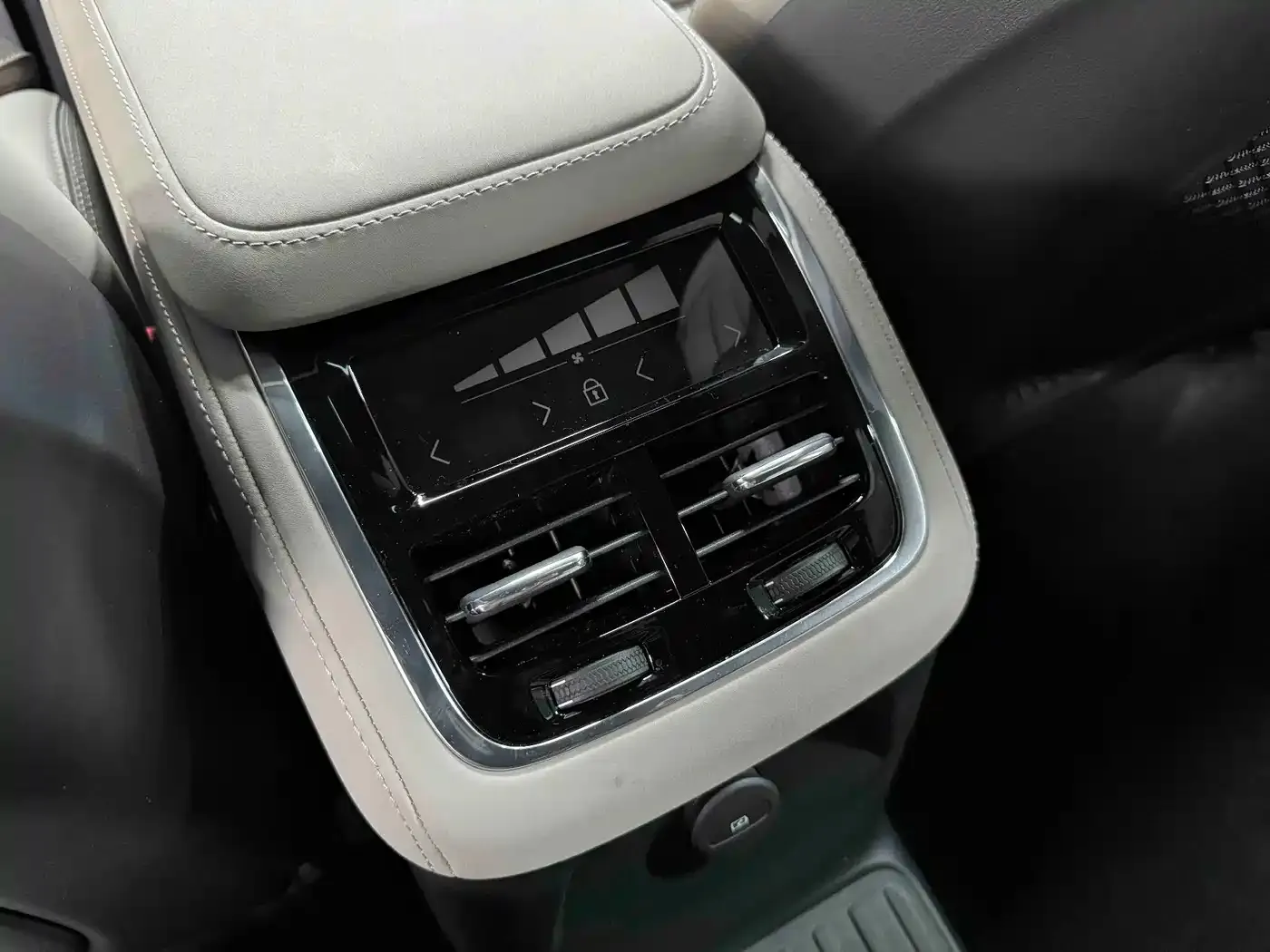 Volvo XC90 Plug-in Hybrid T8 Smart Premium Luxury 7-Seater 2025 — фото 15