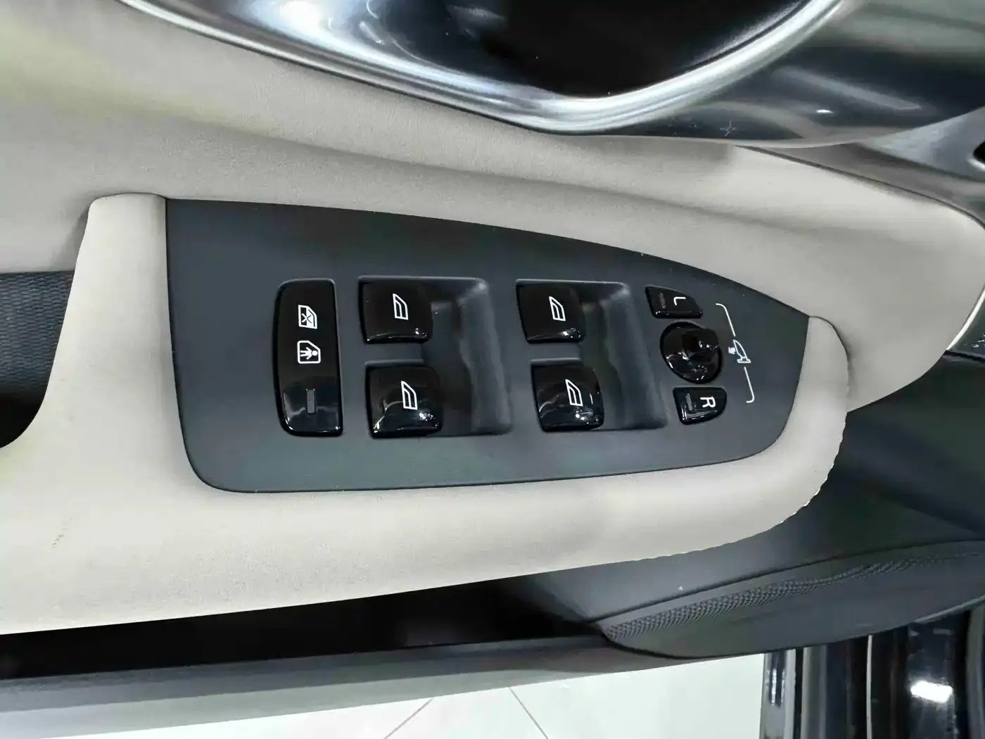 Volvo XC90 Plug-in Hybrid T8 Smart Premium Luxury 7-Seater 2025 — фото 21