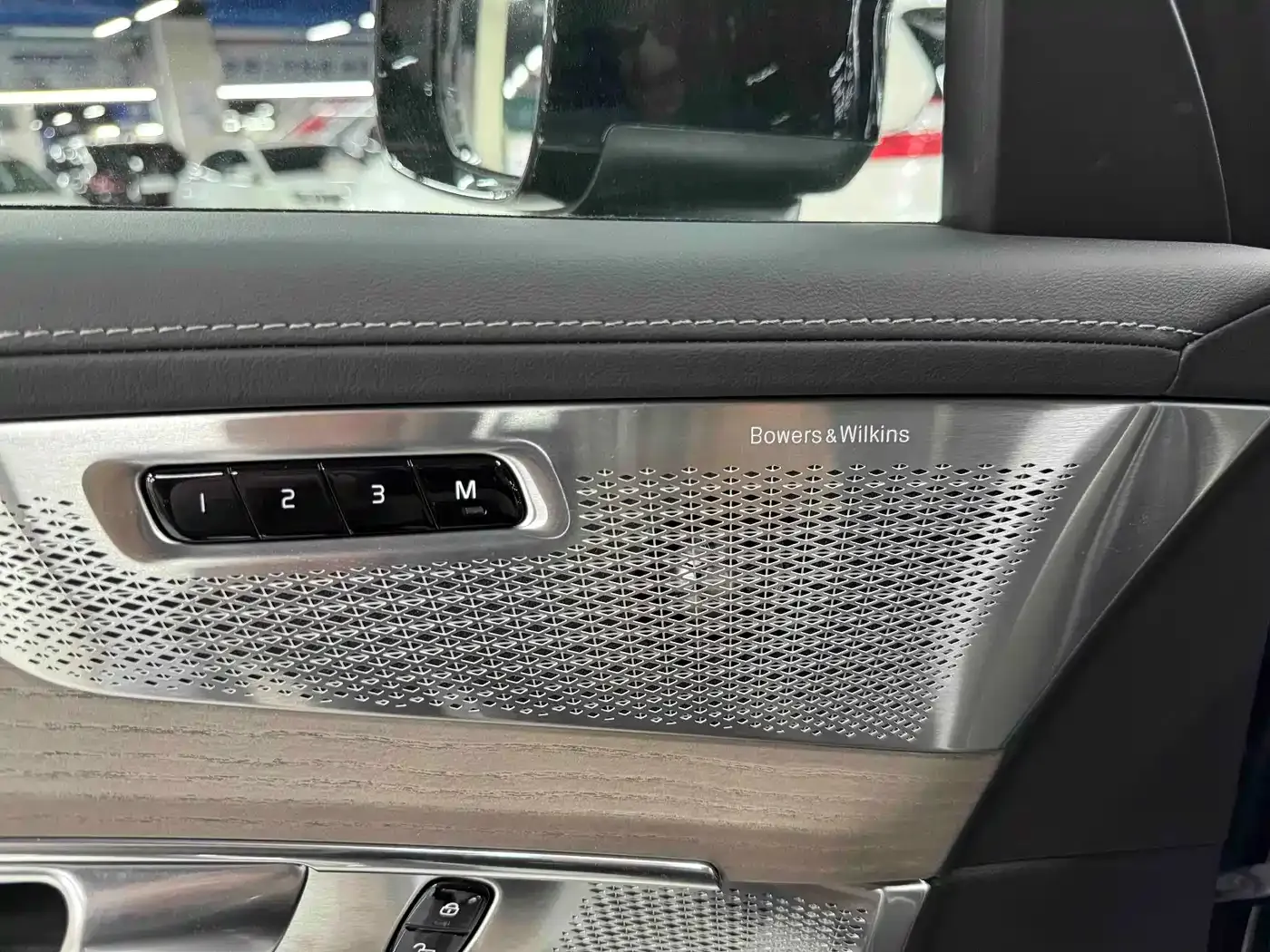 Volvo XC90 Plug-in Hybrid T8 Smart Premium Luxury 7-Seater 2025 — фото 13