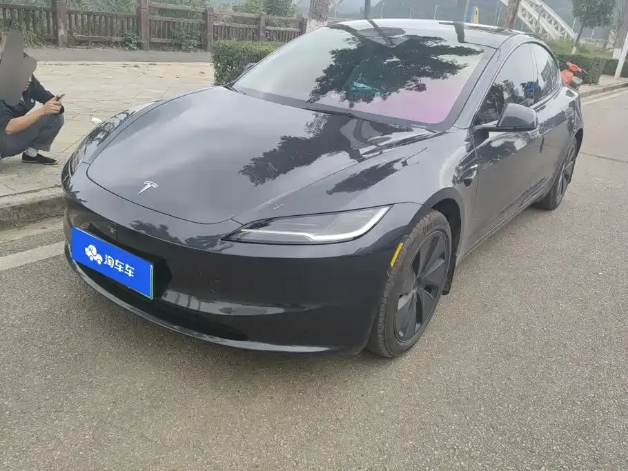 Tesla Model 3 Model Rear-Wheel Drive Edition 2025