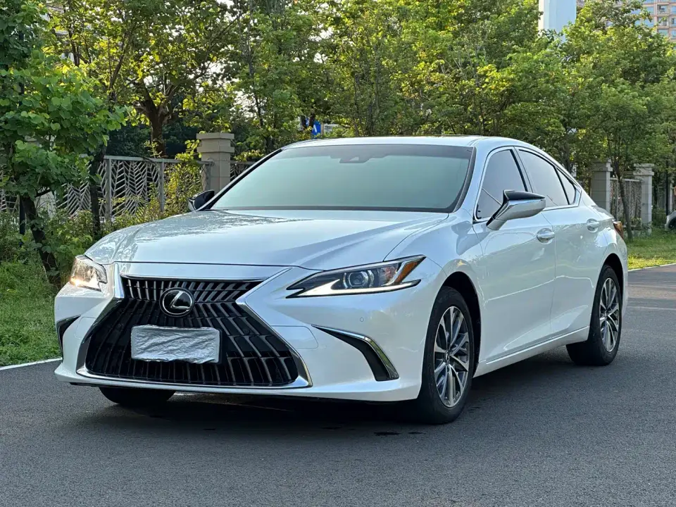 Lexus ES 200 Excellence Edition 2023