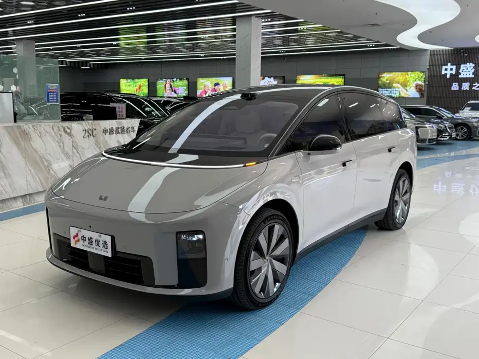 Li Auto Li i8 Standard Edition 2025