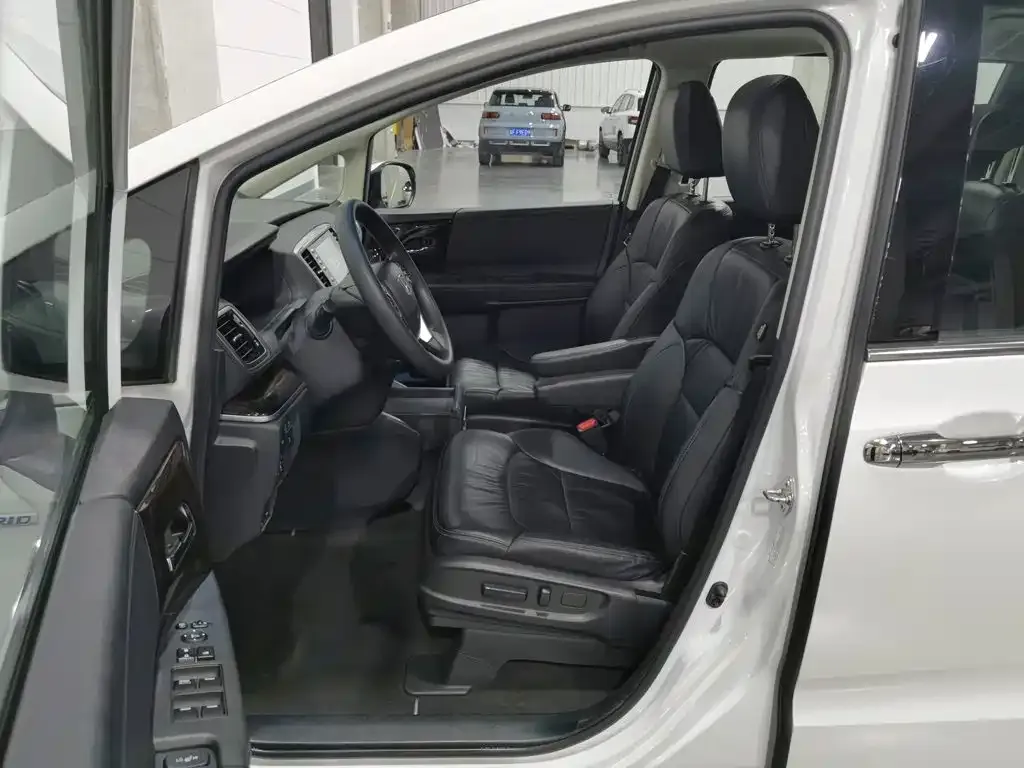 Honda Odyssey 2.0L Sharp Smart Edition 2021 — фото 10