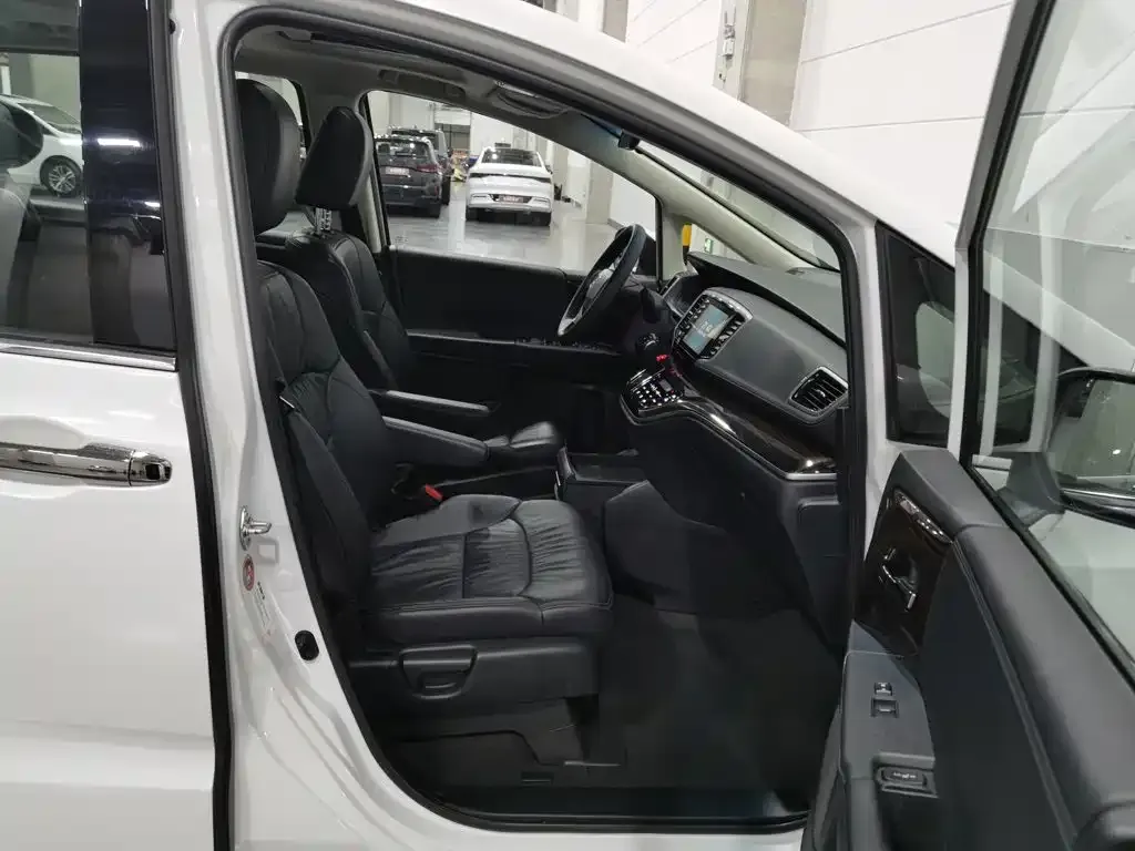 Honda Odyssey 2.0L Sharp Smart Edition 2021 — фото 23