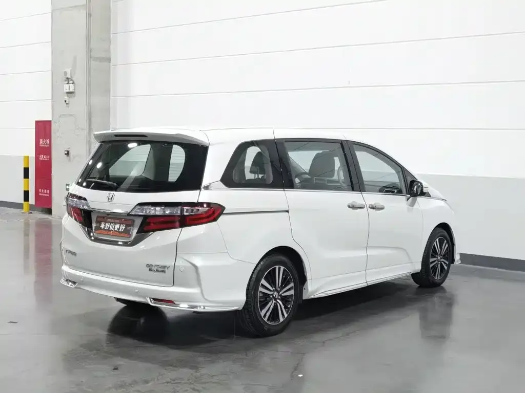 Honda Odyssey 2.0L Sharp Smart Edition 2021 — фото 2