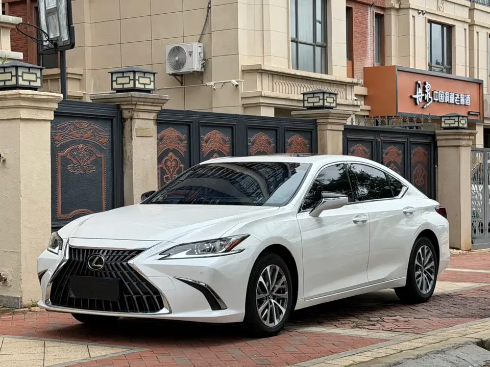 Lexus ES 200 Excellence Edition 2024