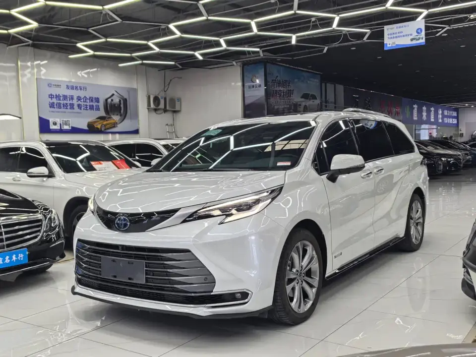 Toyota Sienna 2.5L Hybrid Ultimate Edition 2023