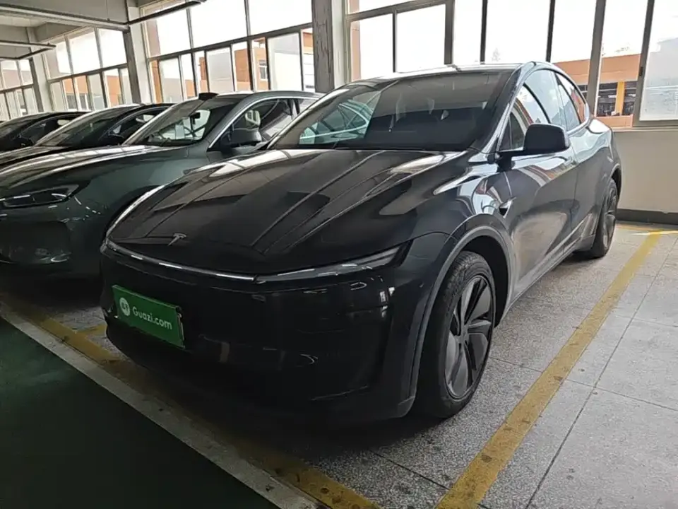 Tesla Model Y Rear-Wheel Drive 2025