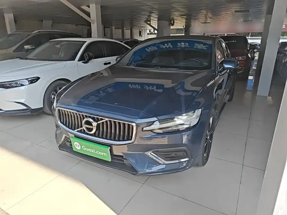 Volvo S60 B4 Smart Comfort Luxury Edition 2022