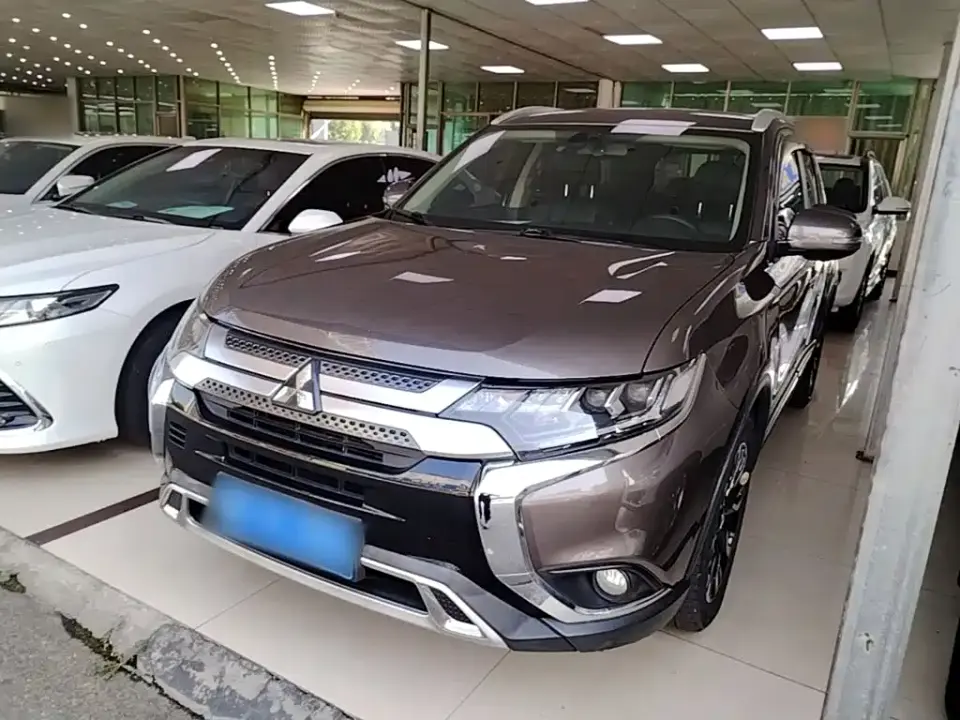 Mitsubishi Outlander 2.4L 4WD Deluxe Edition 7-Seater China VI 2020