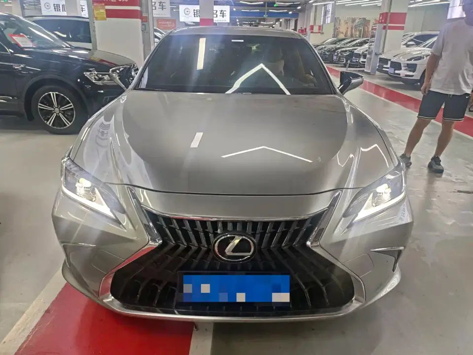 Lexus ES 200 Excellence Edition 2023