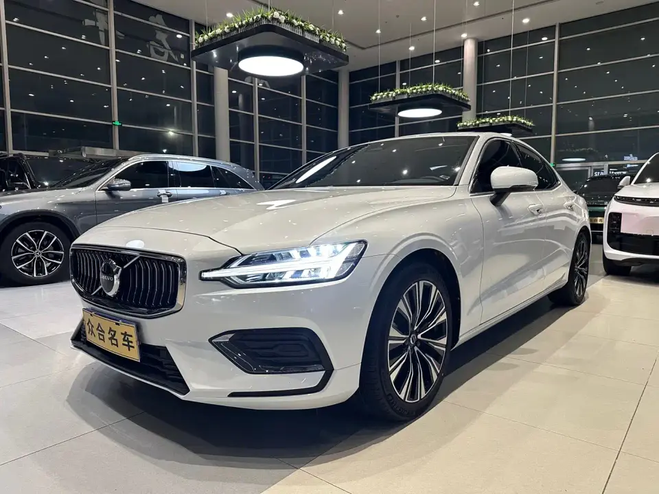 Volvo S60 B4 Smart Vision Luxury Edition 2023