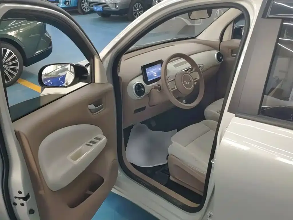 Wuling Motors Hongguang MINIEV 4-Door Advanced 2025 — фото 16