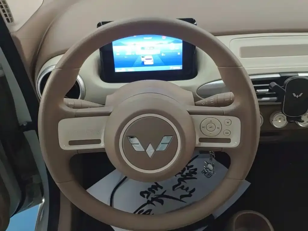 Wuling Motors Hongguang MINIEV 4-Door Advanced 2025 — фото 11
