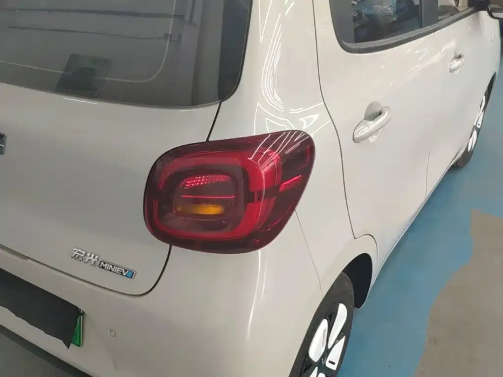 Wuling Motors Hongguang MINIEV 4-Door Advanced 2025 — фото 8