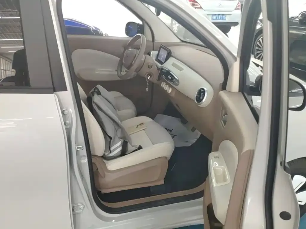 Wuling Motors Hongguang MINIEV 4-Door Advanced 2025 — фото 25