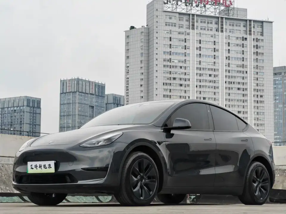 Tesla Model Y Rear-Wheel Drive Version 2024