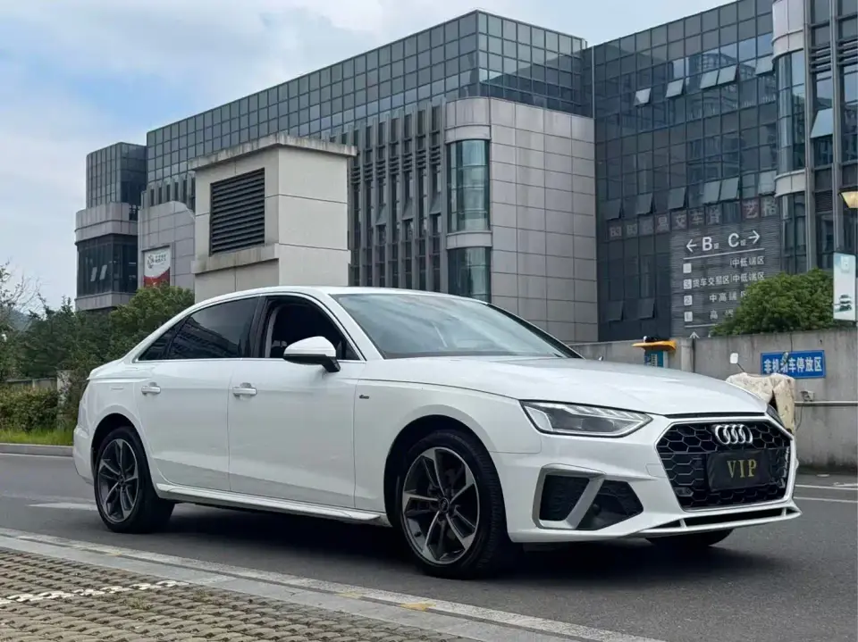 Audi A4L 35 TFSI Fashion Dynamic 2022