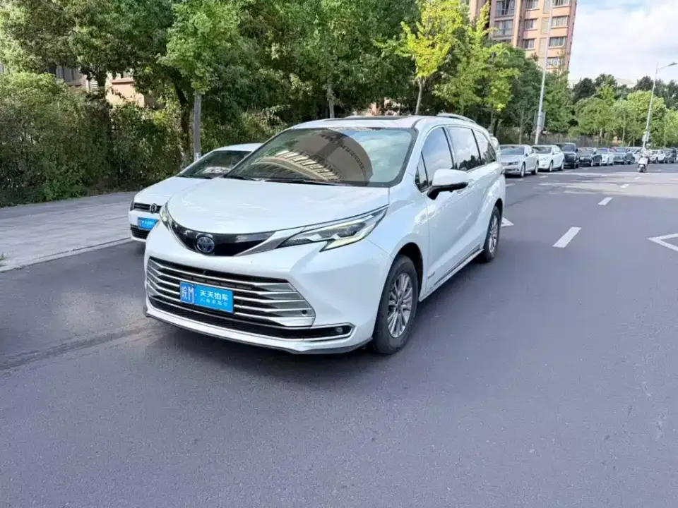 Toyota Sienna 2.5L Hybrid Luxury Edition 2022
