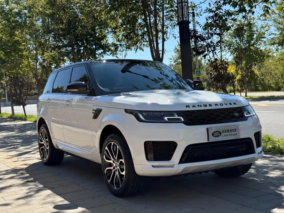 Land Rover Range Rover Sport 3.0 L6 Gloss Black Edition 2022