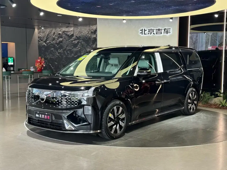 Volvo EM90 Ultra Six-Seater 2026
