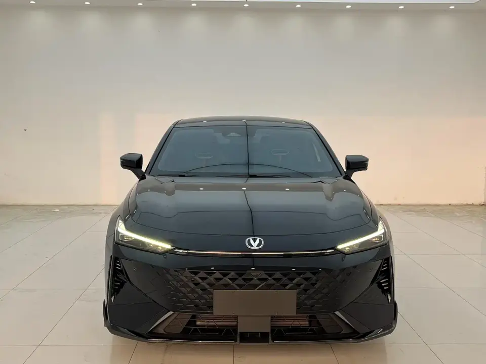 Changan UNI-V 1.5T Deluxe 2024