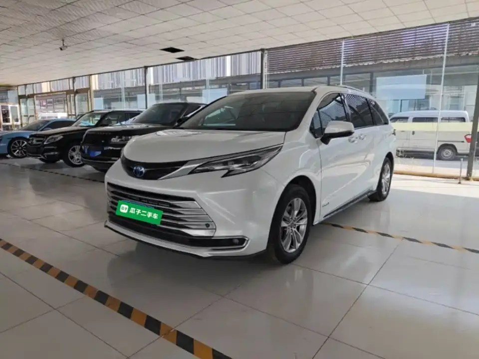 Toyota Sienna 2.5L Hybrid Platinum Edition 2022