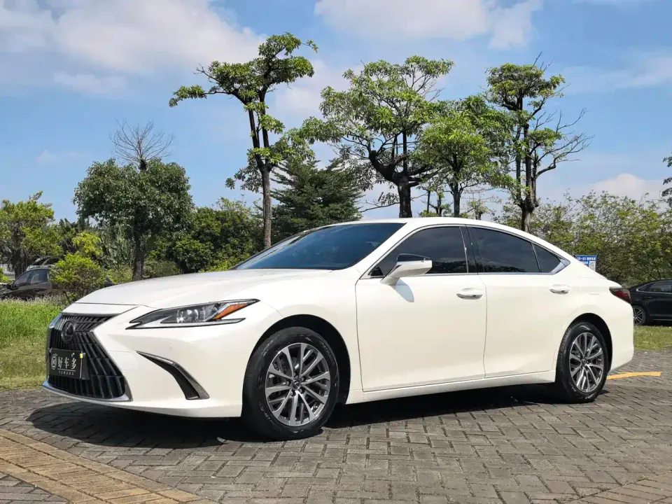 Lexus ES 200 Excellence Edition 2024