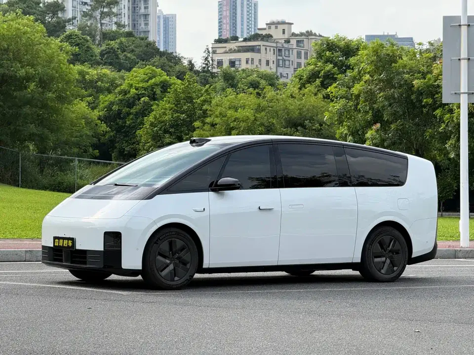 Li Auto MEGA Ultra 2024