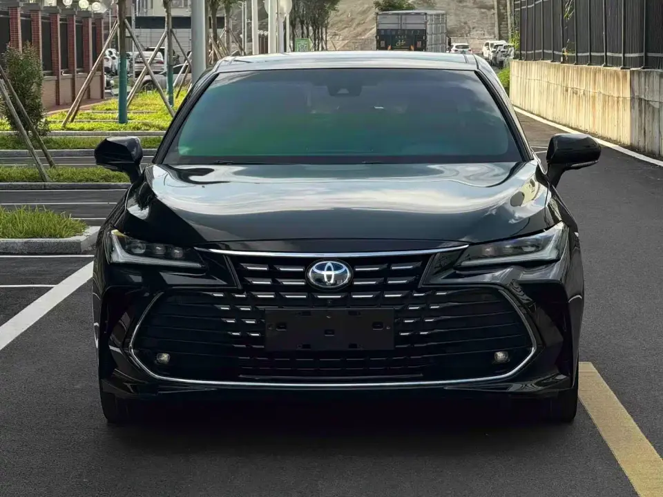 Toyota Avalon Hybrid 2.5L XLE Premium Edition 2022