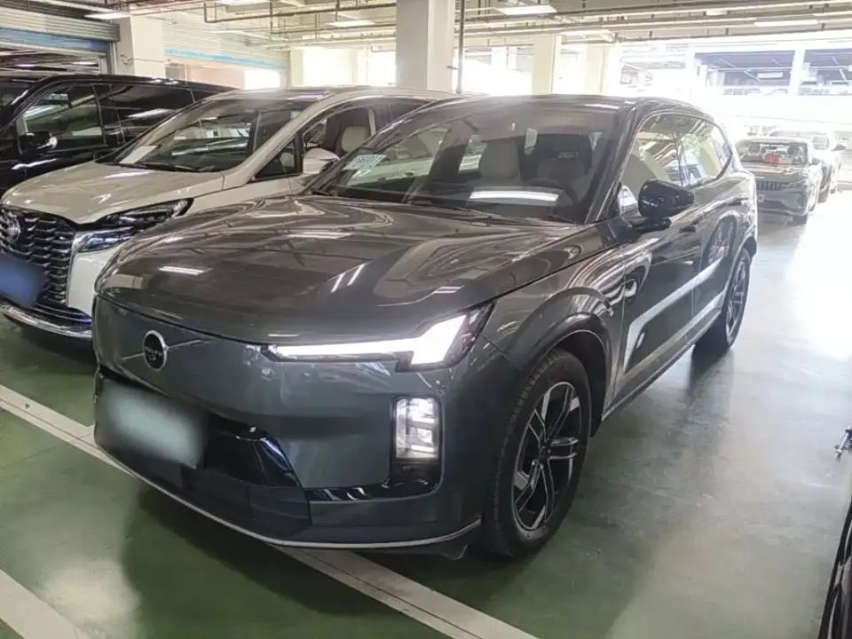 Volvo XC70 Plug-in Hybrid Standard 2025