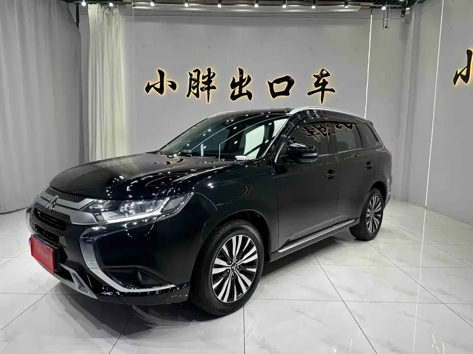 Mitsubishi Outlander Facelift 2.0L 2WD Premium Edition 5-Seater 2022