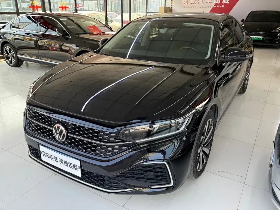 Volkswagen Passat 330TSI Starlight Luxury Edition 2022