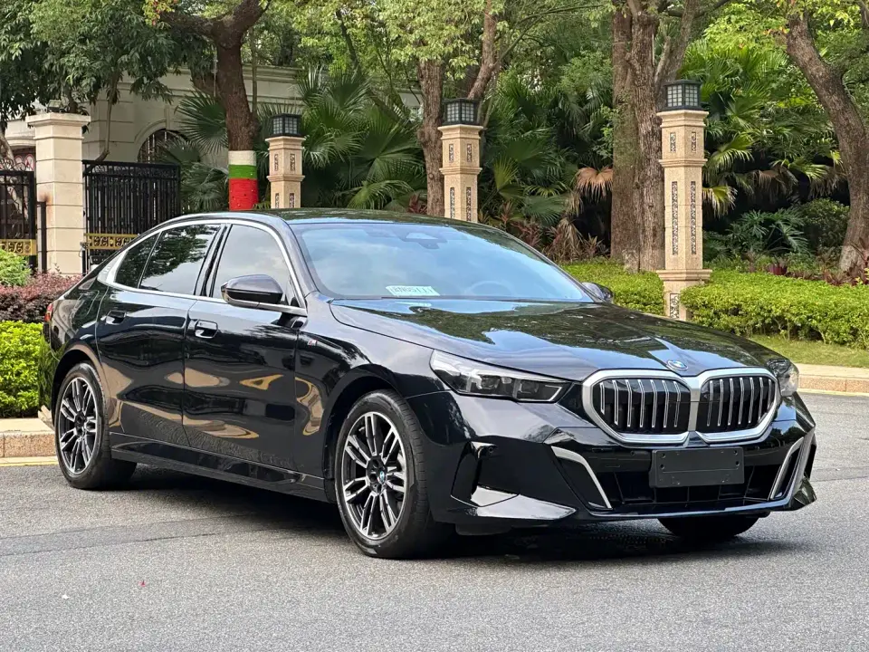 BMW 5 Series 530Li Leading M Sport Package 2025