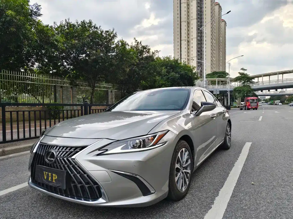 Lexus ES 300h Excellence Edition 2024