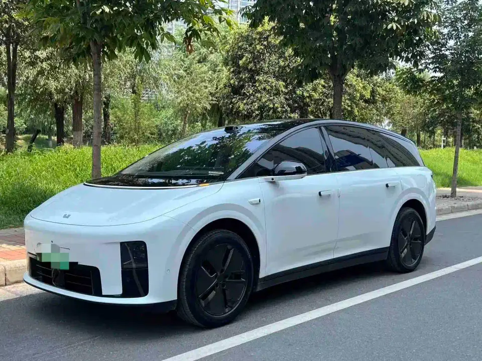 Li Auto Li i8 Standard Edition 2025
