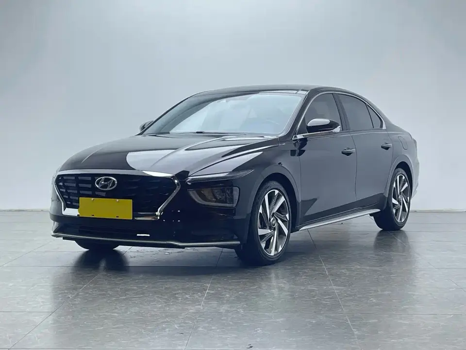 Hyundai Mistra 1.8L CVT LUX Premium 2021