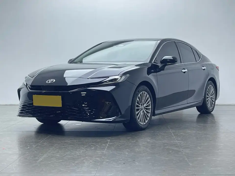 Toyota Camry 2.0GVP Luxury Edition 2024