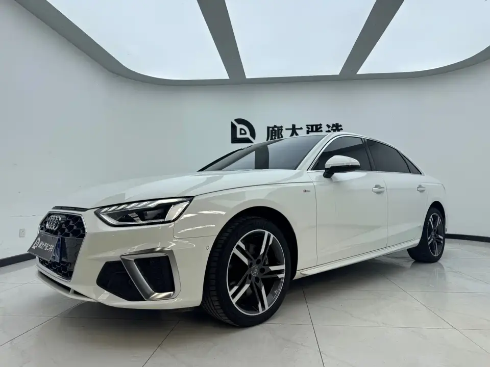Audi A4L 40 TFSI Luxury Dynamic 2022