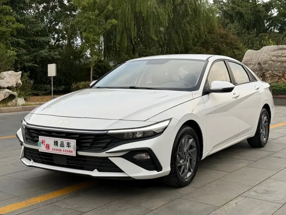 Hyundai Elantra 1.5L CVT GLS Premium 2026