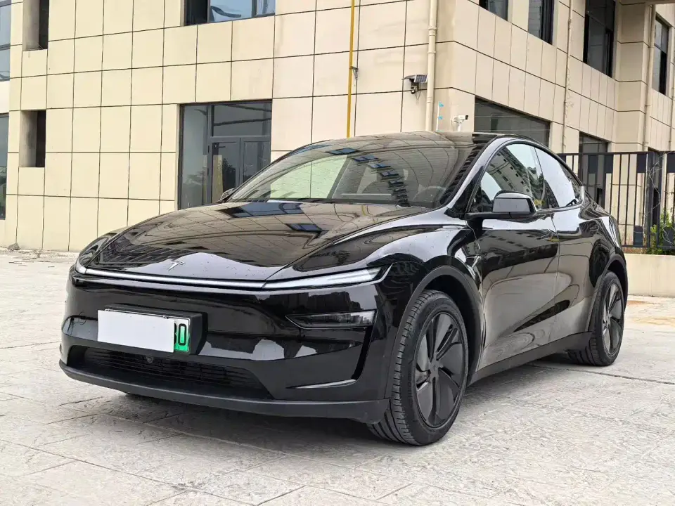 Tesla Model Y Long Range All-Wheel Drive 2025