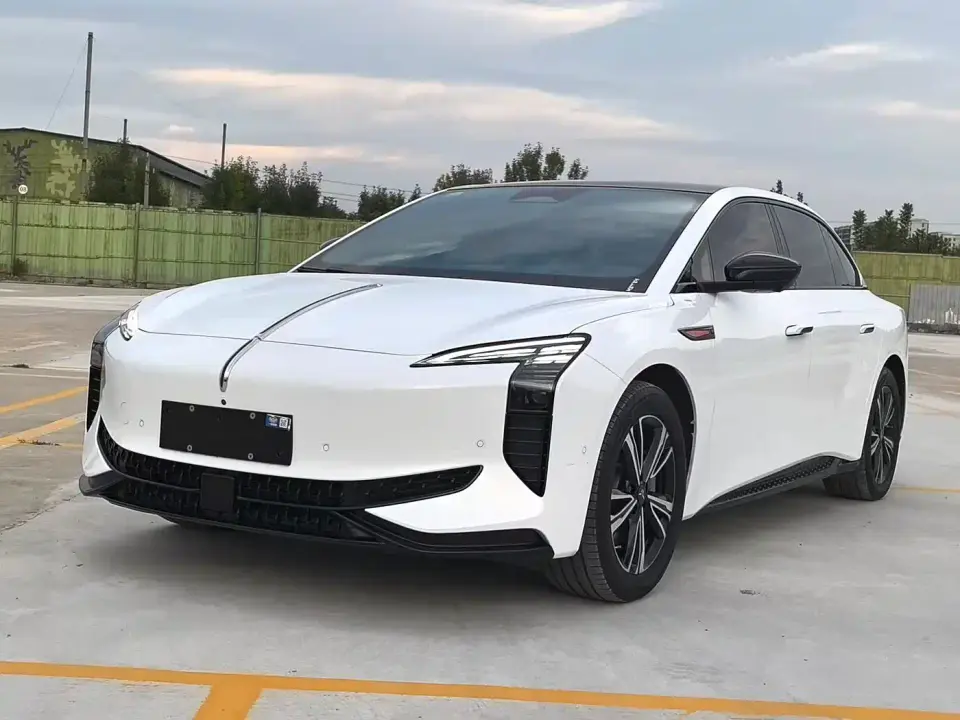 Hongqi EH7 600 Pro 2024