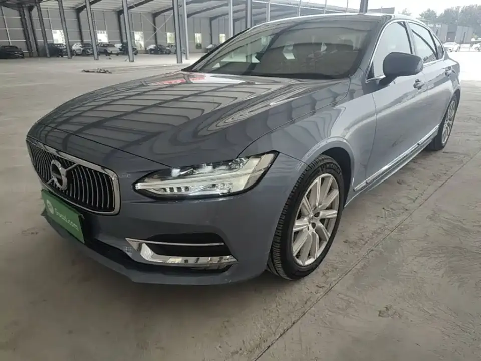 Volvo S90 T5 Momentum Luxury Edition 2019