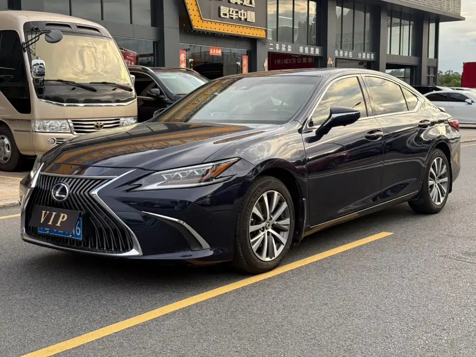 Lexus ES Model 300h Excellence Edition 2020