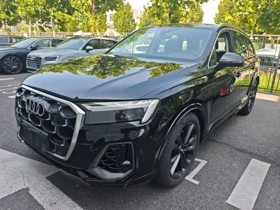 Audi Q7 55 TFSI quattro S line Sport 2025