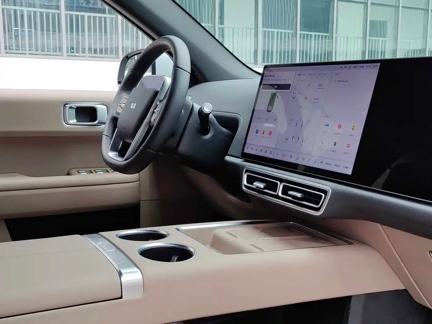 Li Auto L6 Pro Smart Renewal Edition 2025 — фото 18
